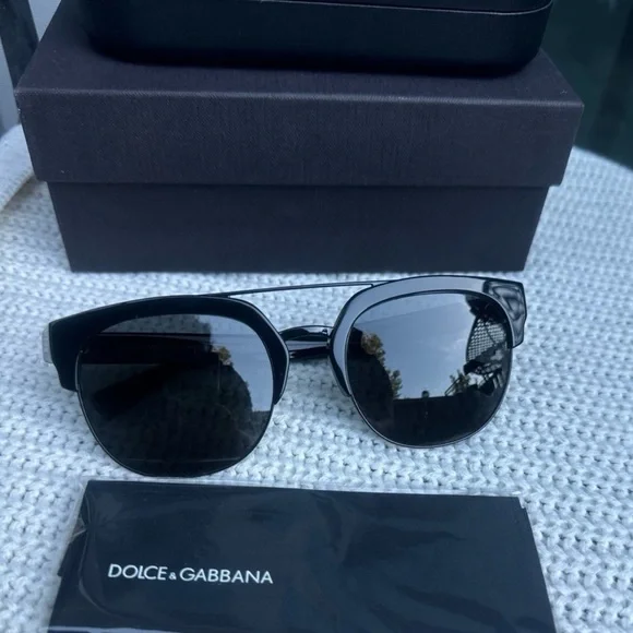 Dolce & Gabbana Sleek Black Sunglasses - Picture 3 of 6